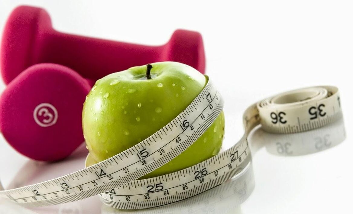 Apfel und Hanteln, um 10 kg pro Monat zu verlieren