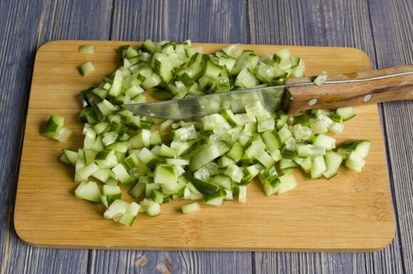 Gurke ist ein kalorienarmes Gemüse, das sich für die Zubereitung von Smoothies eignet. 