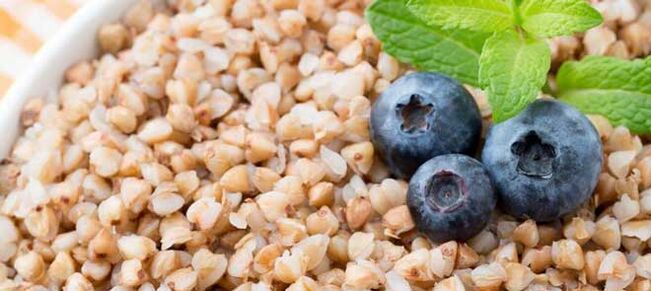 Buchweizen mit Beeren