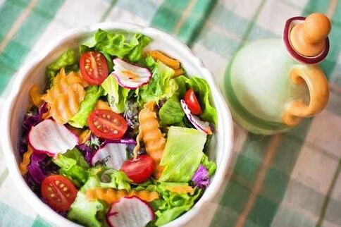Gemüsesalat auf der Keto-Diät